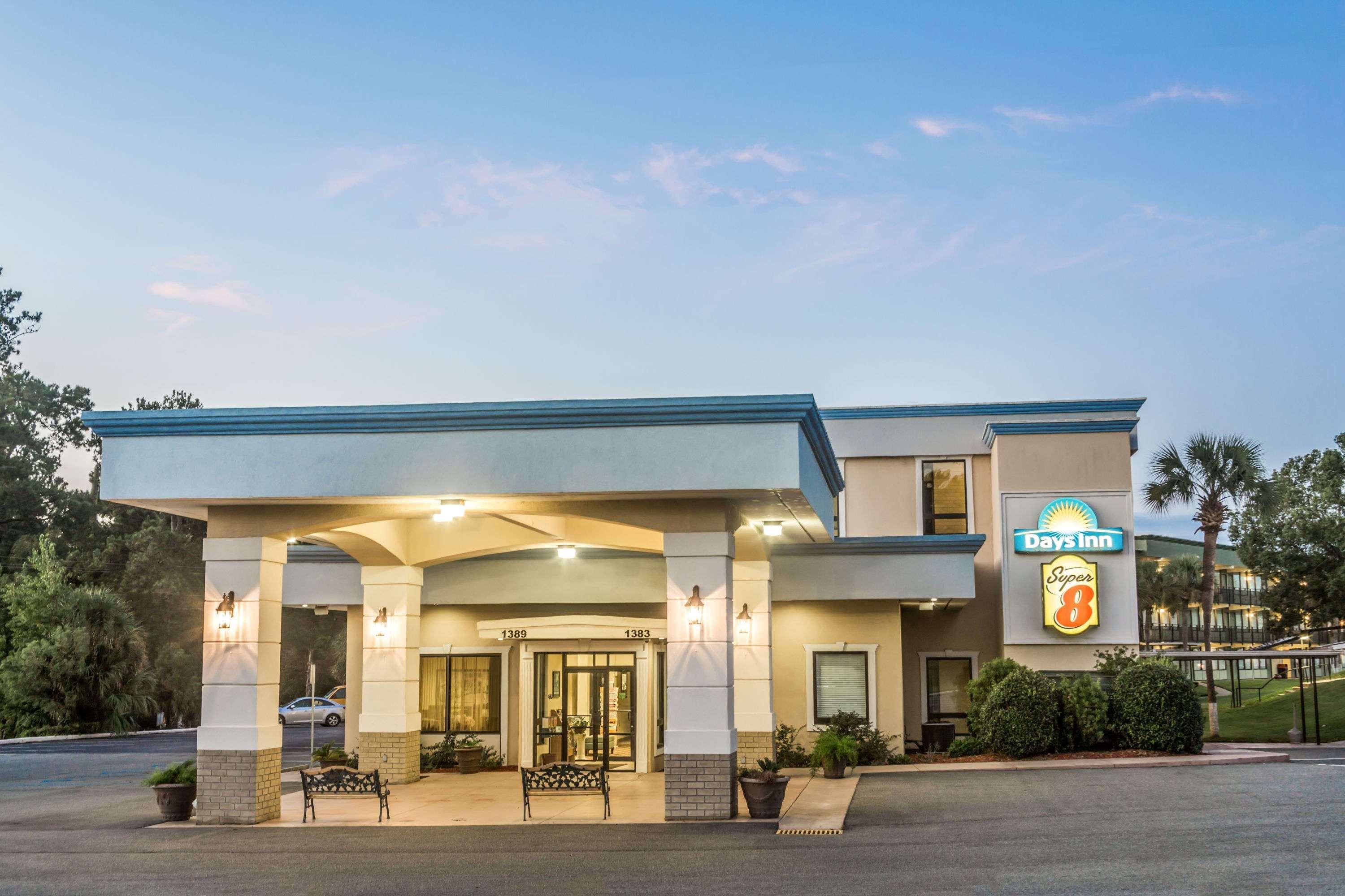Super 8 By Wyndham Valdosta Mall Exterior foto